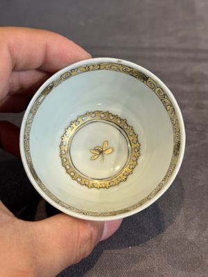 A fine Chinese gilt-decorated grisaille 'Xi Xiang Ji' cup and saucer, Yongzheng — photo 7