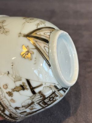 A fine Chinese gilt-decorated grisaille 'Xi Xiang Ji' cup and saucer, Yongzheng — photo 9