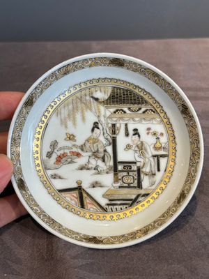 A fine Chinese gilt-decorated grisaille 'Xi Xiang Ji' cup and saucer, Yongzheng — photo 10