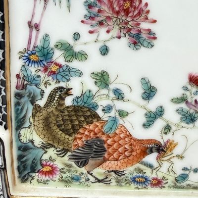 A fine Chinese gilt-grisaille and famille rose table screen — photo 4