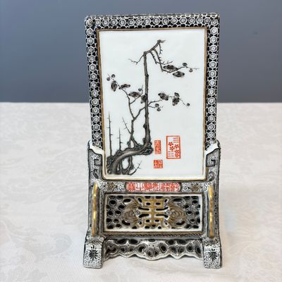 A fine Chinese gilt-grisaille and famille rose table screen — photo 10