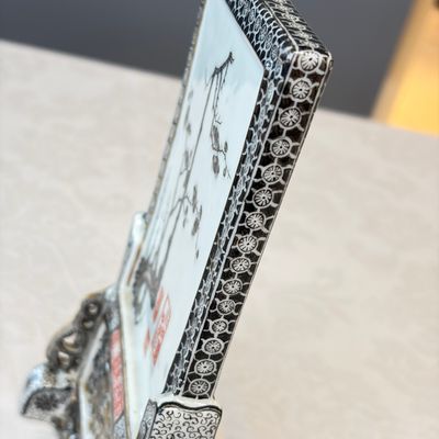 A fine Chinese gilt-grisaille and famille rose table screen — photo 14