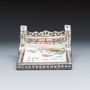 A fine Chinese gilt-grisaille and famille rose table screen — photo 6