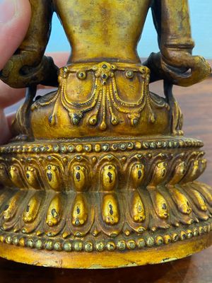 A fine Chinese gilt-lacquered bronze sculpture of Buddha Amitayus, Yongle 大明永樂年施 mark and of the period — 照片 9