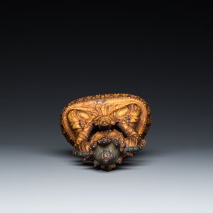 A fine Chinese gilt-lacquered bronze sculpture of Buddha Amitayus, Yongle 大明永樂年施 mark and of the period — 照片 7