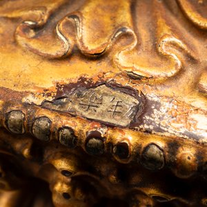 A fine Chinese gilt-lacquered bronze sculpture of Buddha Amitayus, Yongle 大明永樂年施 mark and of the period — 照片 10