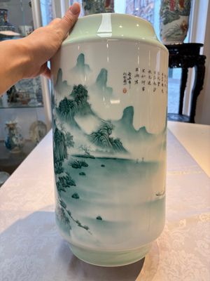 A fine Chinese green-enamelled vase with landscape design, Hui Yuan Tang Zhi 慧遠堂製 mark, dated 1943 — photo 6