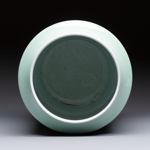 A fine Chinese green-enamelled vase with landscape design, Hui Yuan Tang Zhi 慧遠堂製 mark, dated 1943 — photo 6