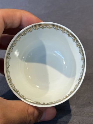 A fine Chinese grisaille 'Adoration of the Shepherds' cup, Qianlong, ca. 1745 — foto 4
