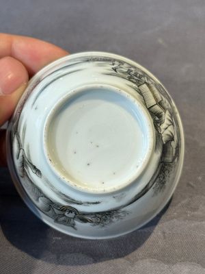 A fine Chinese grisaille 'Adoration of the Shepherds' cup, Qianlong, ca. 1745 — foto 5