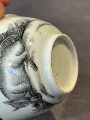 A fine Chinese grisaille 'Adoration of the Shepherds' cup, Qianlong, ca. 1745 — foto 6
