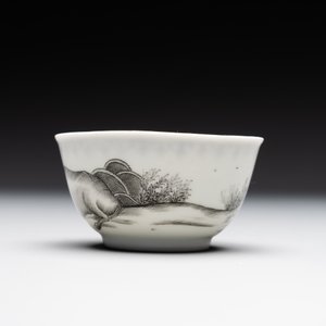 A fine Chinese grisaille 'Adoration of the Shepherds' cup, Qianlong, ca. 1745 — foto 4