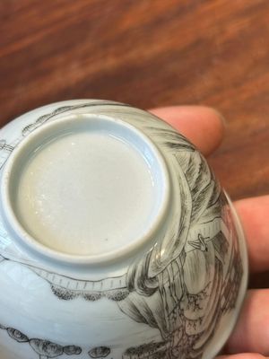 A fine Chinese grisaille and gilt cup with mountainous landscape design, Yongzheng — 照片 10