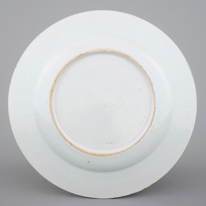 A fine Chinese grisaille and gilt flower basket plate, early 18th C. — photo 2