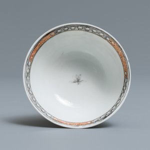 A fine Chinese grisaille cup and saucer with European noblemen, Yongzheng — photo 8
