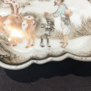 A fine Chinese grisaille spoon tray, Yongzheng/Qianlong — photo 3