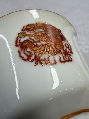 A fine Chinese iron-red and gilt-decorated 'Dragon' covered tea bowl with stand — photo 17
