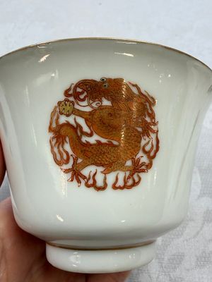 A fine Chinese iron-red and gilt-decorated 'Dragon' covered tea bowl with stand — photo 19