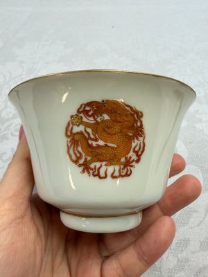 A fine Chinese iron-red and gilt-decorated 'Dragon' covered tea bowl with stand — photo 21