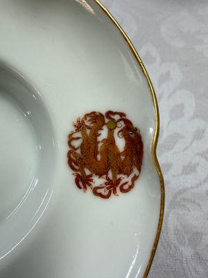 A fine Chinese iron-red and gilt-decorated 'Dragon' covered tea bowl with stand — photo 25