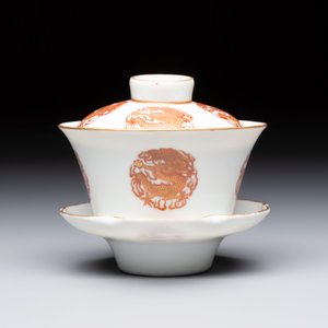 A fine Chinese iron-red and gilt-decorated 'Dragon' covered tea bowl with stand — photo 2