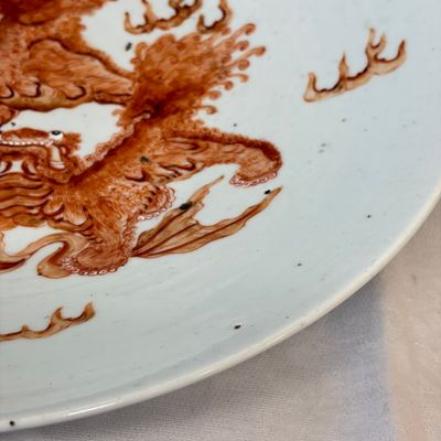 A fine Chinese iron-red-decorated 'Buddhist Lions' dish — foto 8