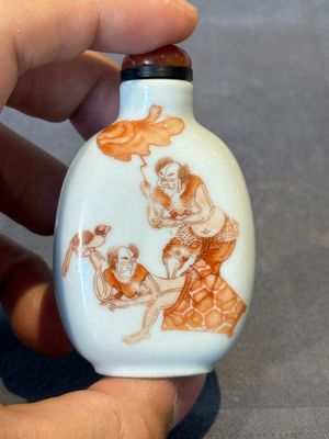 A fine Chinese iron-red 'Zhongkui' snuff bottle, 19th C. — photo 2