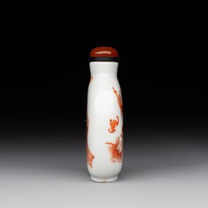 A fine Chinese iron-red 'Zhongkui' snuff bottle, 19th C. — photo 4