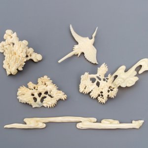 A fine Chinese ivory landscape with a puzzle ball, Canton, ca. 1920 — 照片 12
