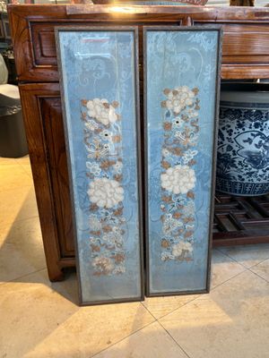 A fine Chinese kesi square 'dragon' panel and two silk embroideries with floral design, 19th C. — photo 7