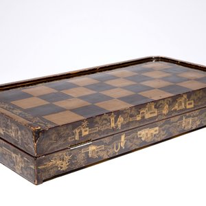 A fine Chinese lacquer chess and backgammon board with ivory game pieces, 19th C. — 照片 2