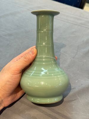 A fine Chinese Longquan celadon bottle vase, Song/Yuan — photo 2
