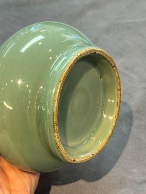 A fine Chinese Longquan celadon bottle vase, Song/Yuan — photo 4