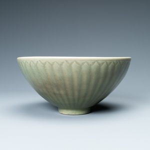 A fine Chinese Longquan celadon 'lotus' bowl, Yuan/Ming — 照片 4