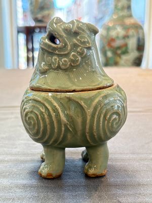 A fine Chinese Longquan celadon 'luduan' censer, Ming — photo 1