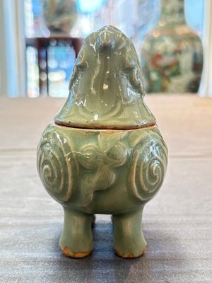 A fine Chinese Longquan celadon 'luduan' censer, Ming — photo 2