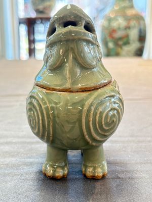 A fine Chinese Longquan celadon 'luduan' censer, Ming — photo 4
