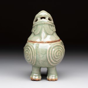 A fine Chinese Longquan celadon 'luduan' censer, Ming — photo 3