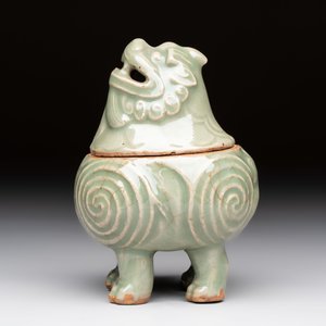 A fine Chinese Longquan celadon 'luduan' censer, Ming — photo 4