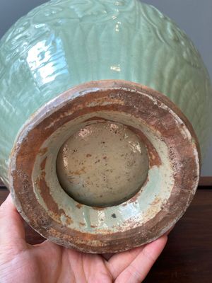 A fine Chinese Longquan celadon vase with floral design, Ming — 照片 12