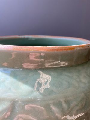 A fine Chinese Longquan celadon vase with floral design, Ming — 照片 7