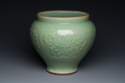 A fine Chinese Longquan celadon vase with floral design, Ming