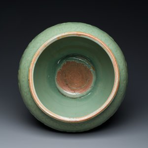 A fine Chinese Longquan celadon vase with floral design, Ming — 照片 6