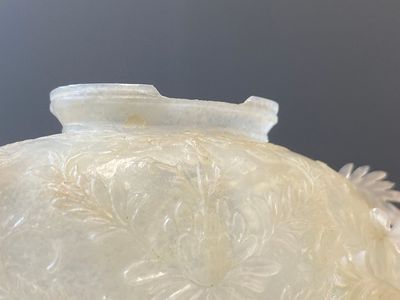 A fine Chinese Mughal style white jade teapot with floral design, 18/19th C. — 照片 11