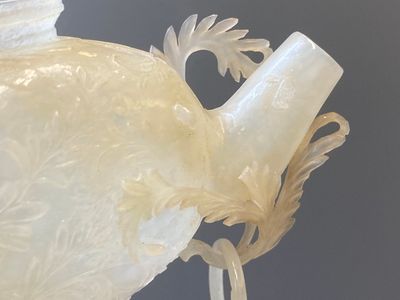 A fine Chinese Mughal style white jade teapot with floral design, 18/19th C. — 照片 13