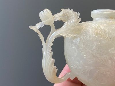 A fine Chinese Mughal style white jade teapot with floral design, 18/19th C. — 照片 16