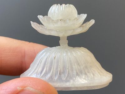 A fine Chinese Mughal style white jade teapot with floral design, 18/19th C. — 照片 7