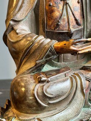 A fine Chinese partly lacquered and gilt bronze sculpture of Bodhisattva on lotus throne, Ming — 照片 8