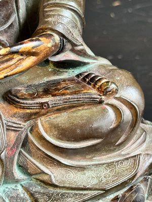 A fine Chinese partly lacquered and gilt bronze sculpture of Bodhisattva on lotus throne, Ming — 照片 9