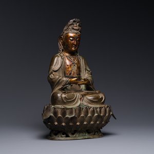 A fine Chinese partly lacquered and gilt bronze sculpture of Bodhisattva on lotus throne, Ming — 照片 1